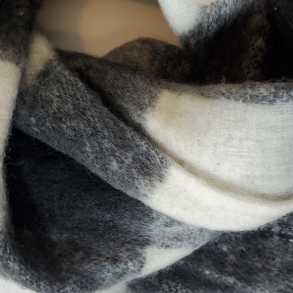 Express black and withe buffalo plaid scarf - Picture 3 of 7
